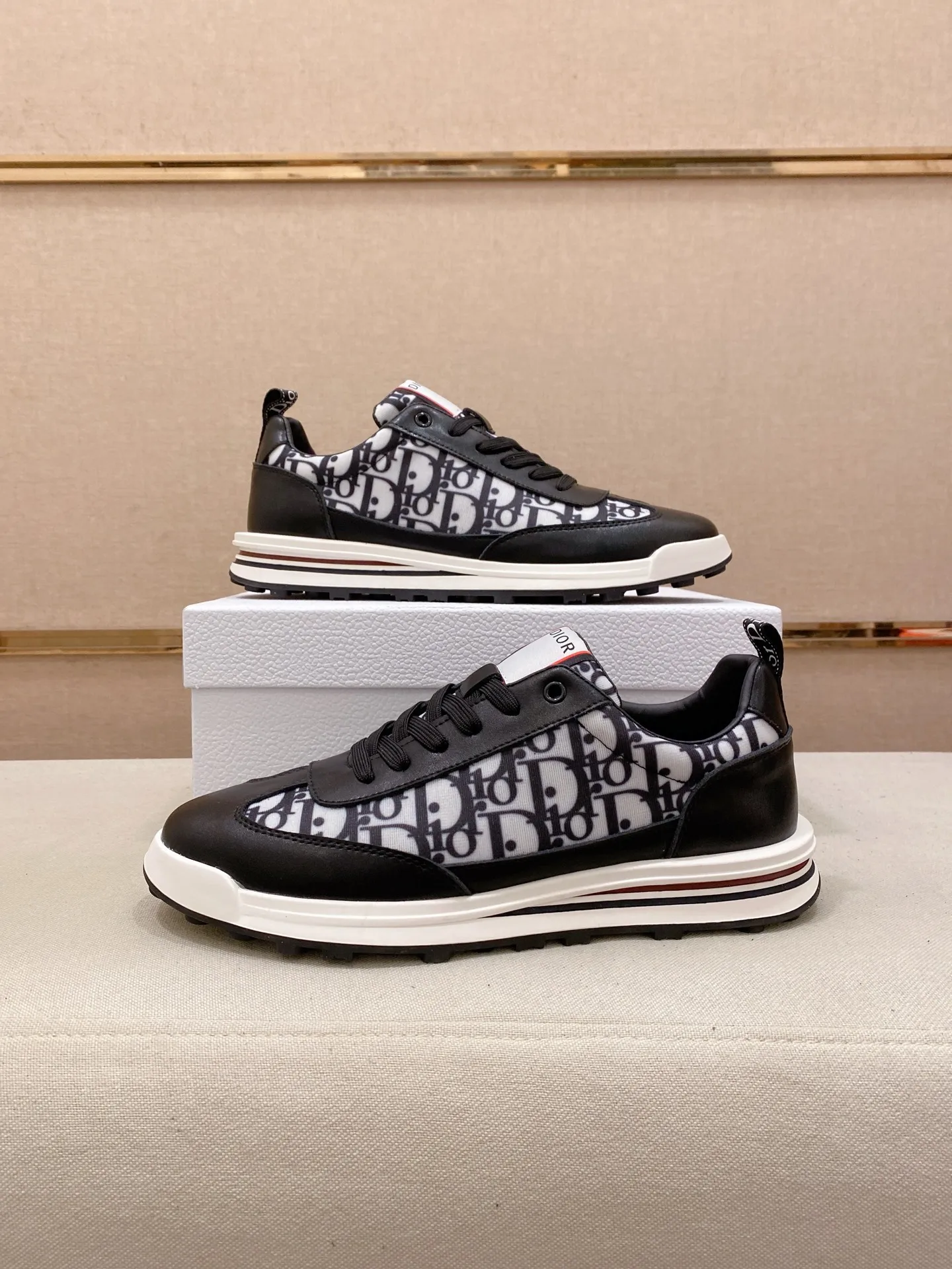 Factory price: 420💰[Dior·Dior] New casual sports style men's shoes, new spring and summer design, perfect workmanship, lace-up lazy style to create wardrobe quality, upper: imported cowhide, sheepskin lining is soft and comfortable, ultra-light TPU wear-resistant outsole, simple, versatile fashion men's shoes, excellent color code number 38--44. (Can be customized for 45 non-refundable)